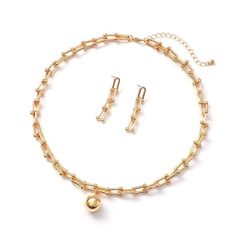 Horseshoe Chain Necklace