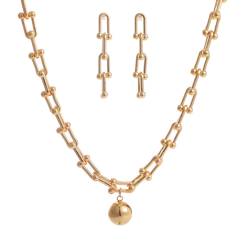 Horseshoe Chain Necklace