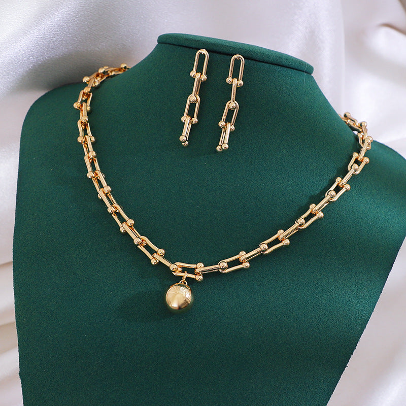 Horseshoe Chain Necklace